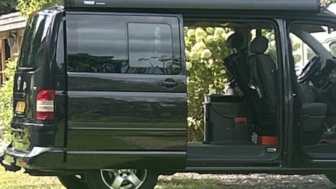 Tom – 4-person Volkswagen campervan from 2006