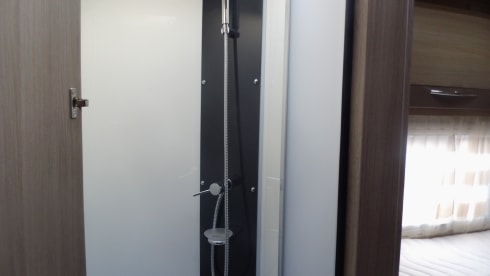 genesis – 4p Challenger integrated uit 2016