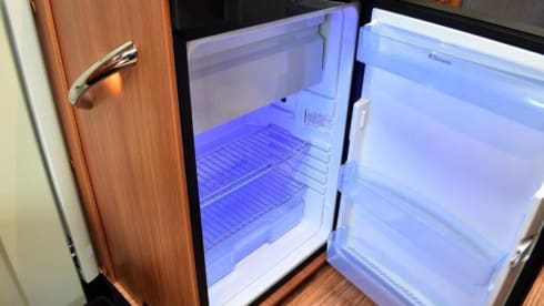 ADRIA with 2 SINGLE BEDS and LARGE GARAGE (660 cm)