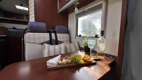 June – Super cozy and complete 2p camper! 