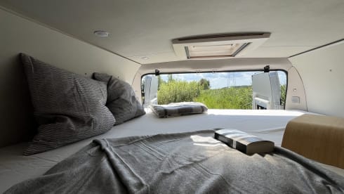 Vini  – Prachtige jonge luxe 4-persoons buscamper met airco