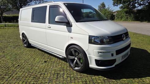 Vans & Ventures – Stunning Lancashire Based Offgrid VW Camper - Insurance Included