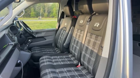 The RAMBLER – 4 berth Volkswagen campervan from 2020