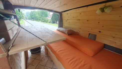 Bus – Omgebouwde VTIO voor te surfen - 2p