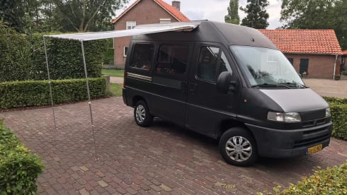 Oscar Obelix – Hit the road with Oscar! A converted Citroën Jumper with 2 sleeping places