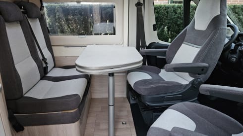 2p Rapido V68 Buscamper (2020) Length beds & Comfort