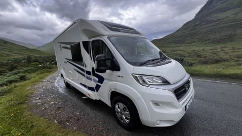 ScotlandCamp – Luxury Swift Escape 695 5 seatbelts 6 berth