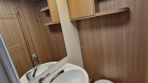 Nieuwe 5p Carado familiecamper 