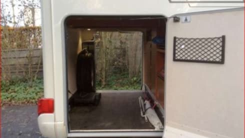 Hymer Excis-i 678, Automatic, 150 hp, air suspension, 4 adults. or 2 adults + 3child.