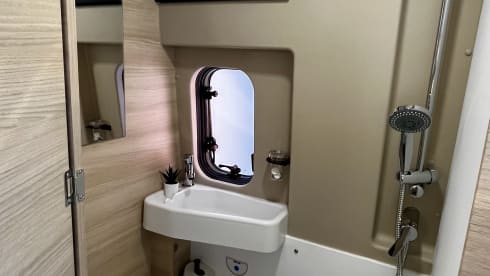 MISO Van – 2-seater Challenger bus from 2026