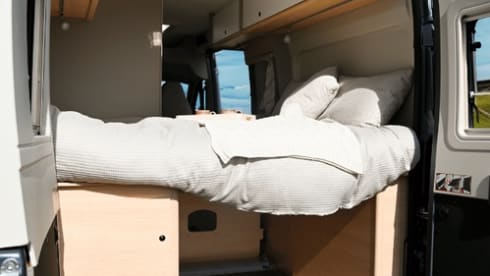 Iona – Auto-Trail Expedition 2025/26 (Automatik)