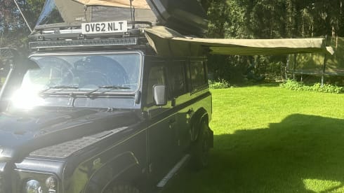 Bessie – 4 berth Land Rover rooftop from 2012