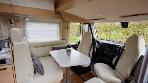 Comfortable Hymer 680 BMC Integral (2023). Book now for 2024!