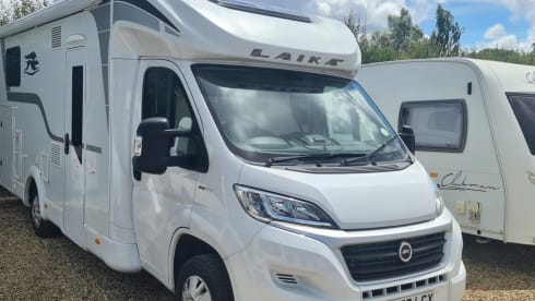 Beatrix – 2021  Laika Kosmo 509 4 berth coach built semi-integrated