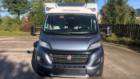 Fully furnished 2p camper Knaus W 2016 with length beds, air conditioning