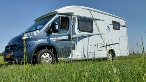 SONRISA – Hit the road with 'Sonrisa': our cheerful 2p Knauscamper (automatic)!