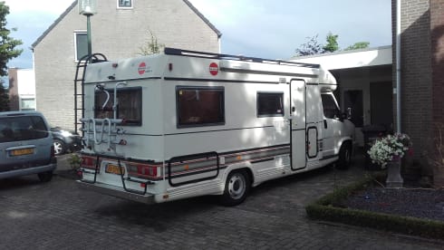 Unique Camper for an Unforgettable Adventure New 2.5 Turbo diesel engine