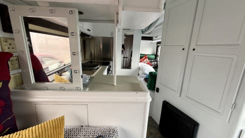 Kit – Fully loaded low mileage all-terrain motorhome