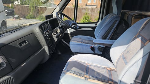 Hugo – 5-persoons Peugeot alkoof uit 2001