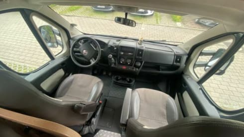 Glücksmobil – Family motorhome with 6 seats