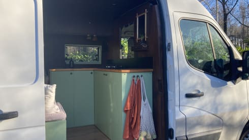 Ed – Stylish self-built camper L3H2