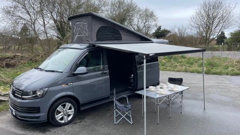 Christian Grey – Family Friendly T6 Camper, for 2-5 people "have a read on"