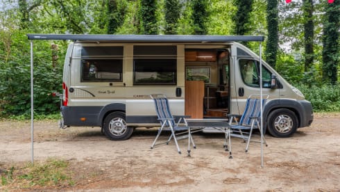 Onze Brût – 2-person Pössl bus from 2014