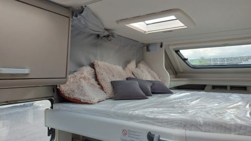 blauw – Carado Camper semi-integrated 4 per.