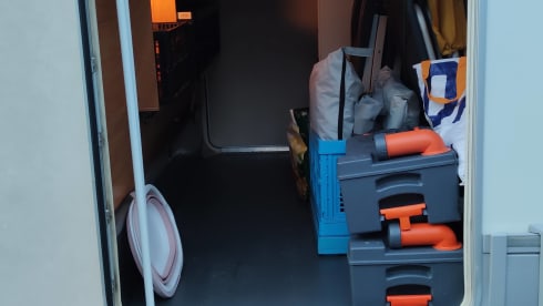 Adriaatje – 6p Adria alcove camper from 2008 The ideal family camper