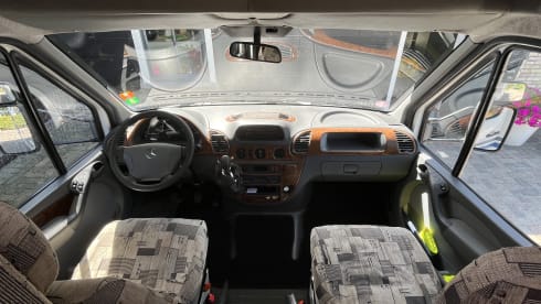 6-sitziger Mercedes-Benz Alcove aus dem Jahr 2002