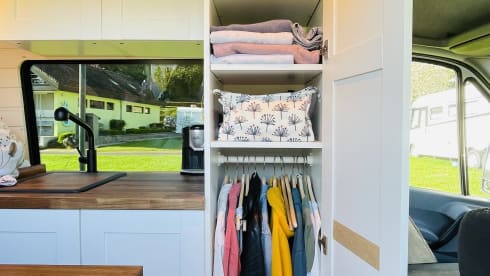 Benny_theBenz – Stylish Mercedes Sprinter Bus Camper