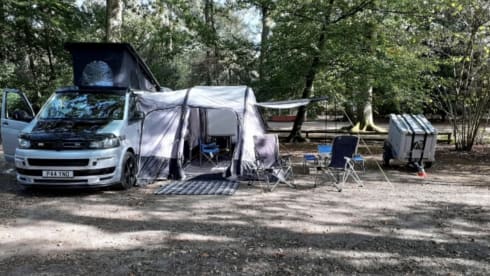 QUICK SILVER – QUICK SILVER T5.1 4 BERTH CAMPERVAN WITH POPTOP ROOF ( T32 STARTLINE LWB ) 