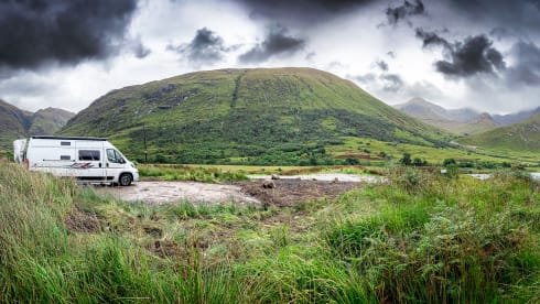 Jackie's hut – Mooie Peugot Camperbus, 150Pk