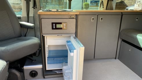 Mando – 4 berth Volkswagen Kombi t5 Long Wheel Base with 2021 conversion 