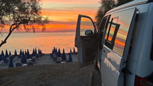 Volkswagen camper bus