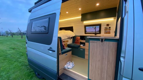 BoWi bus – 2p off Grid Mercedes-Benz bus from 2017