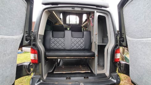 VW Campervan, Fully fitted, Sleeps 4, bedding & accessories included