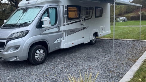 Cezar&Cleo – Eldis Majestic 185 , 4 Berth and 4 belt