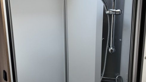 Joa 75T – 5p Bavaria semi-integrated uit 2024