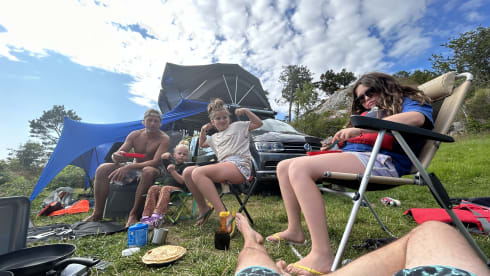 Rooftop party Van  – Happy 4 person Volkswagen party Van.