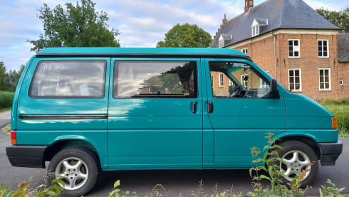 Kermit – Original Volkswagen t4 California 1994 6 persons off-grid