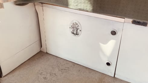 Betsie – 2p Renault campervan uit 2002