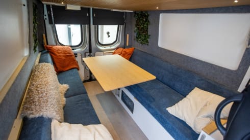 NIEUW Buscamper – 5 places hors réseau, 160 ch, automatique, lits de 2x2 places 🌞