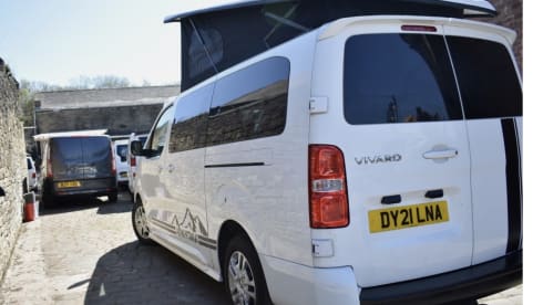 Toyota Vivaro LWB 2021 a 4 posti letto - Nuova conversione