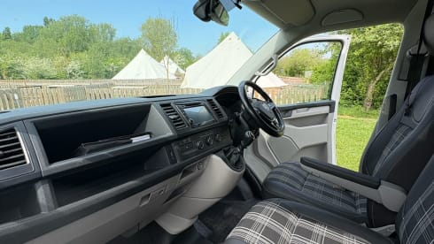 Sylvie – Wonderful VW T6 Camper with Poptop and Newly Fitted Interior!