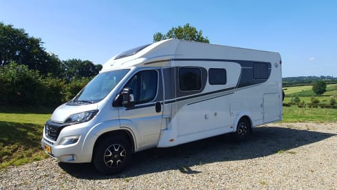 Carado T459 semi-integrated with queen-size bed from 2022