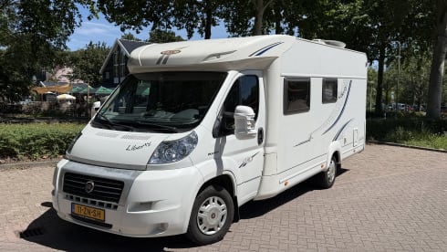 LMC Liberty Ti 662 - 4 Persons - 2x Air Conditioning - Semi-integrated