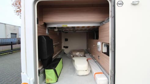 Campi – Luxury 2p Bürstner with queen bed, air conditioning and inverter 