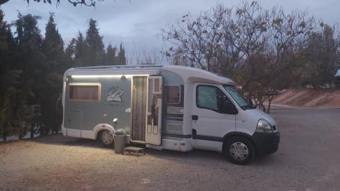 Haags Bakkie – 2p Knaus semi-integrated uit 2005