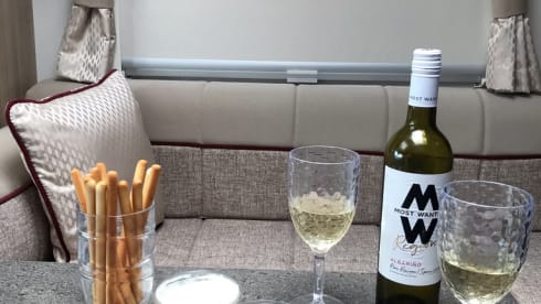 Pearl –  Essex based,4 berth luxury for your Summer/Autumn break.Insurance included